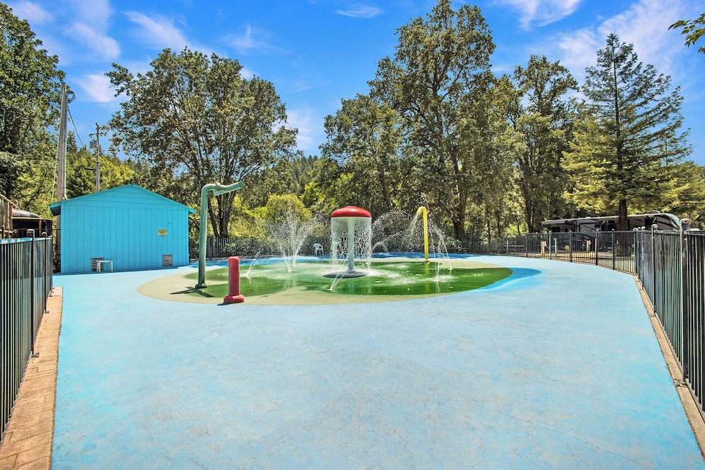 Mendocino Redwoods RV Resort
