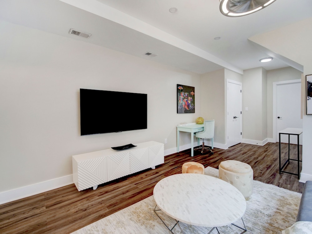Comfy Bright Peaceful 1BR - Minutes to NYC