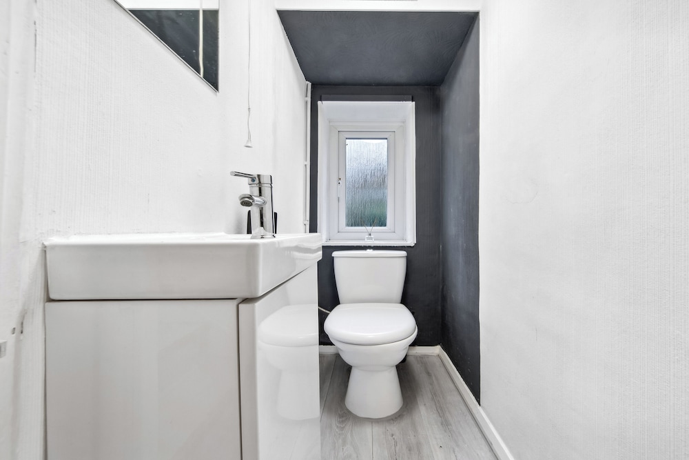 Luxe Stays - Sleeps 7 - Jacuzzi