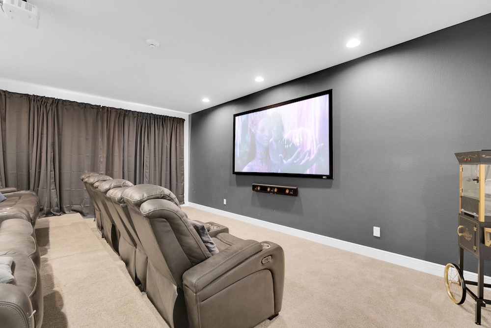 Villa With Private Pool - Home Gym - Home Theatre