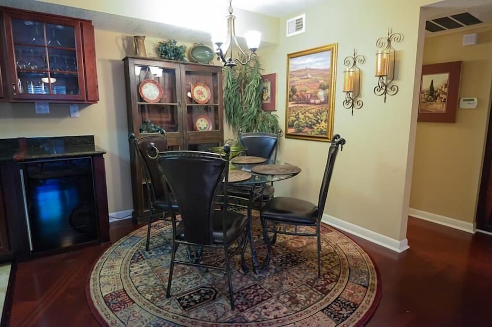 Traditional Touch By Signature Vacation Rentals