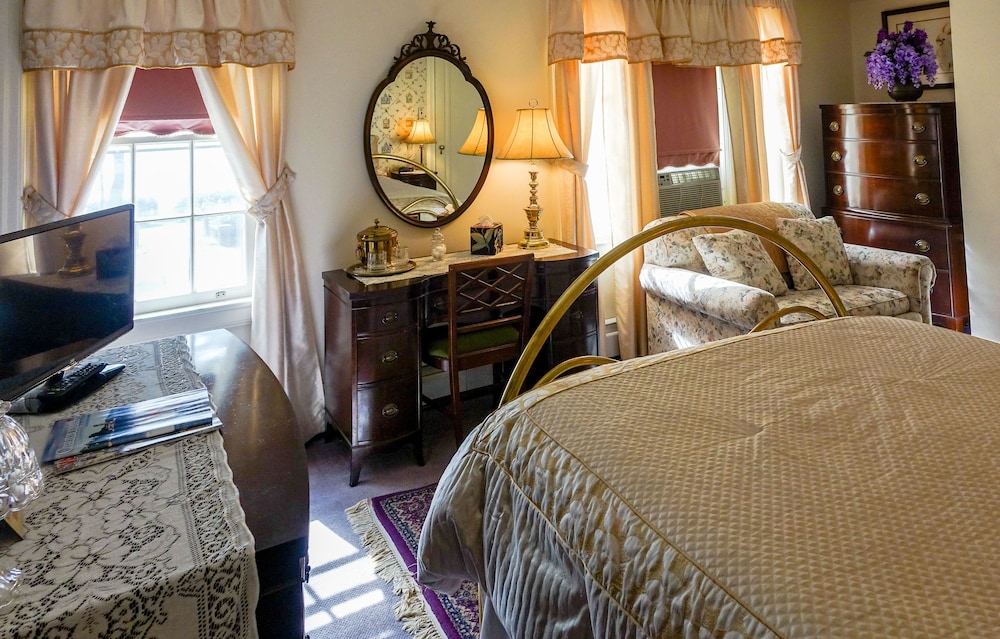 Maple Springs Lake Side Inn
