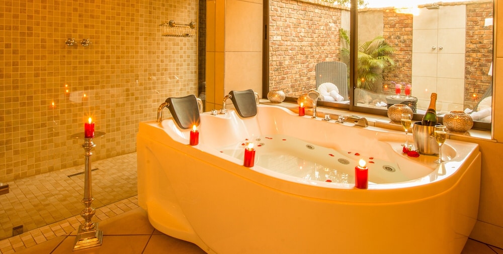 Elandela Private Game Reserve & Luxury Lodge