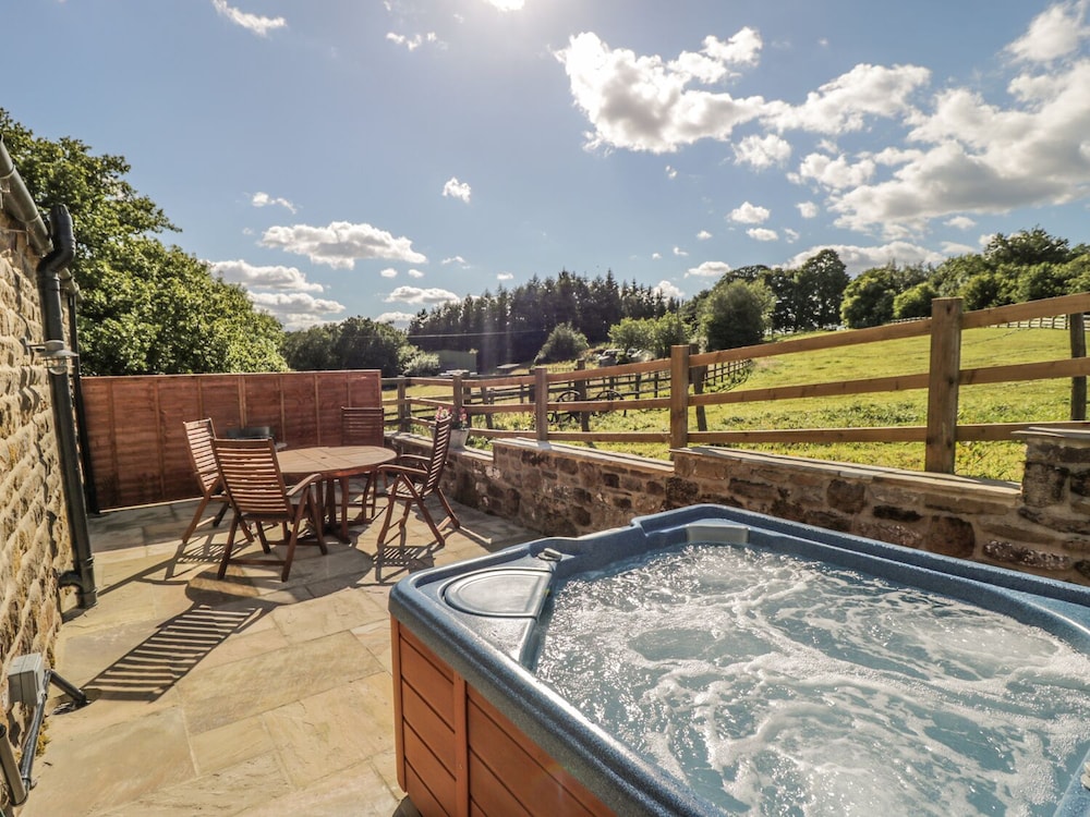 Lake Farm Cottage view 4