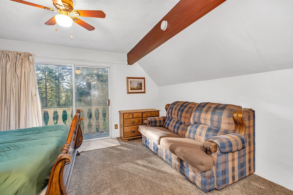 Brookside Cottage Within Yosemite's Splendor view 2