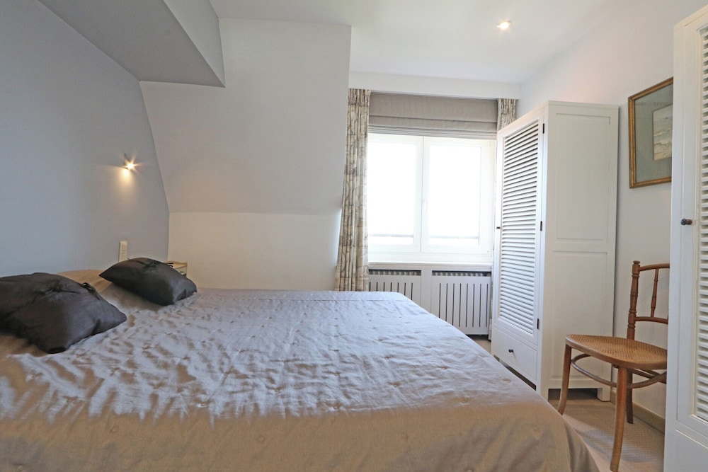 Apartment in Knokke Near Zeedijk Beach
