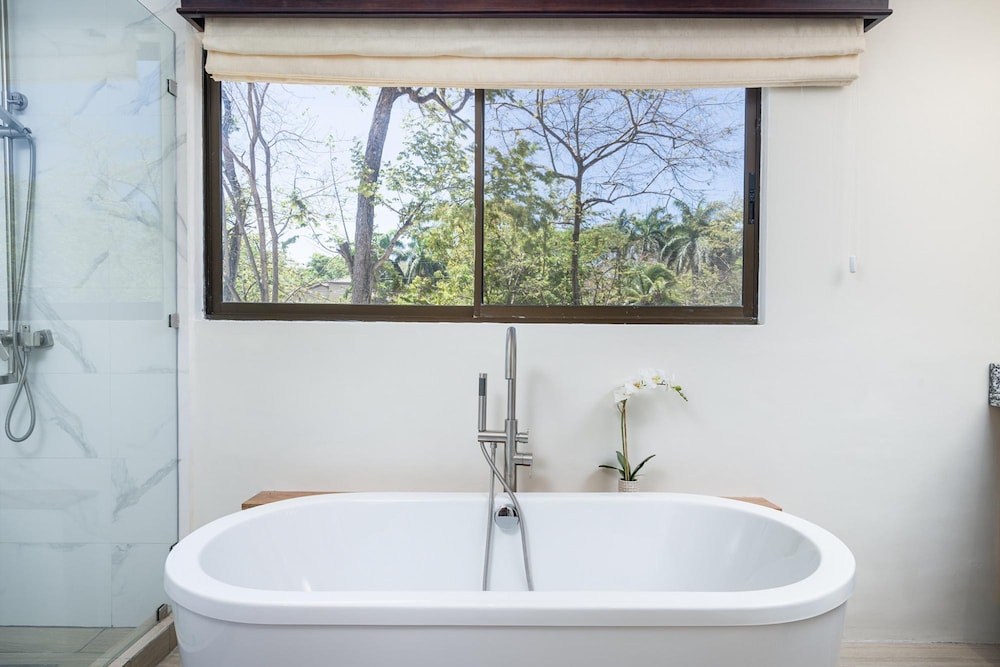 Freshly Updated 3BR With Pool Walk to the Beach Casa Luz de Luna