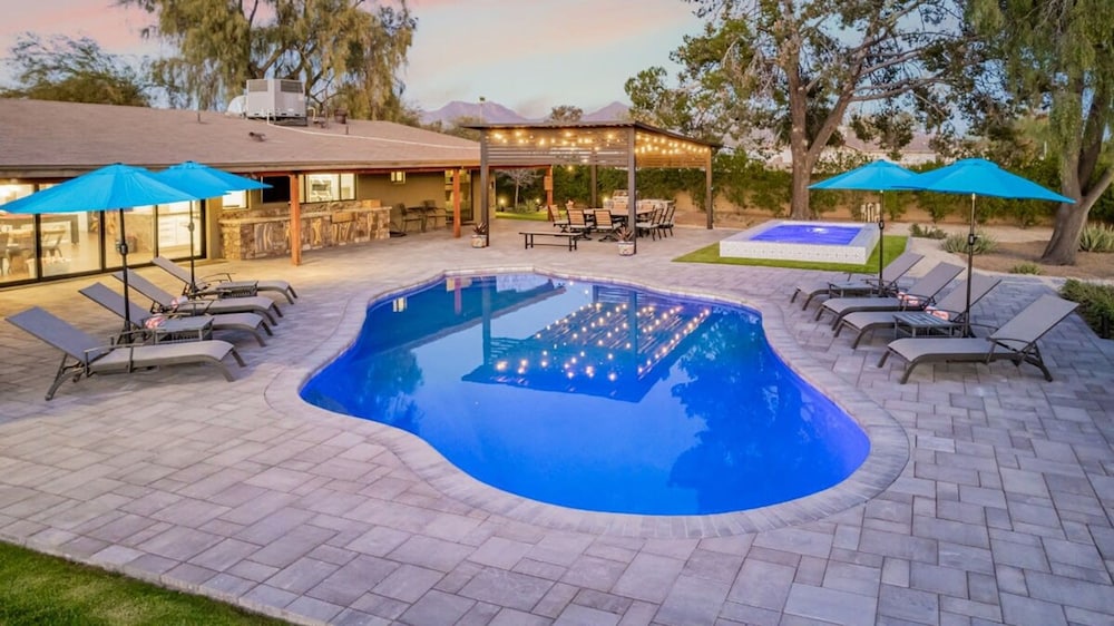 Scottsdale s Largest Hot Tub Davenport Ranch Estate