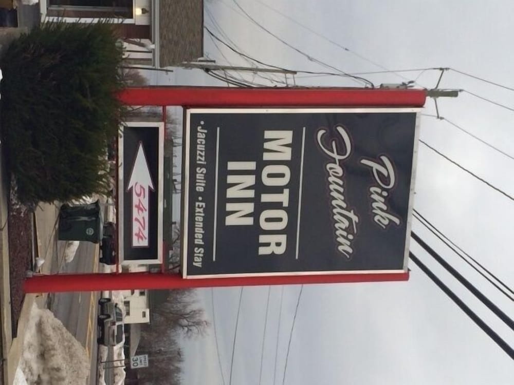 Pink Fountain Motor Inn - Property Image 2