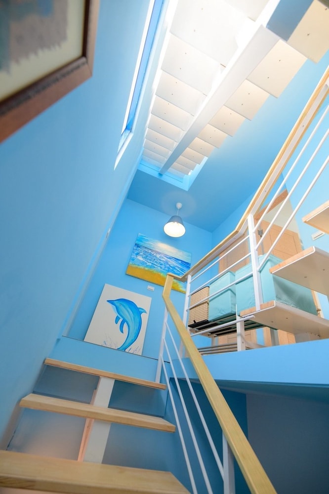 Summer Sea Hostel