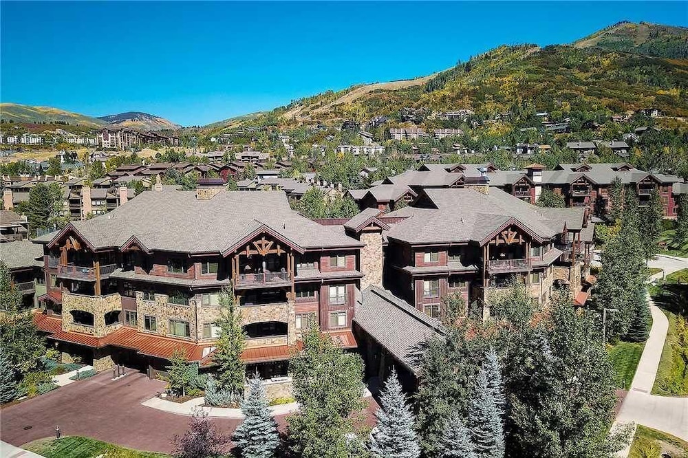 6112 Bear Lodge, Trappeur's Crossing Apartment 3