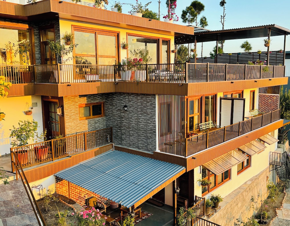 The Ridge House - A Villa Community
