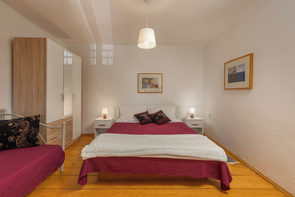 House Papinka With Private Pool & Garden