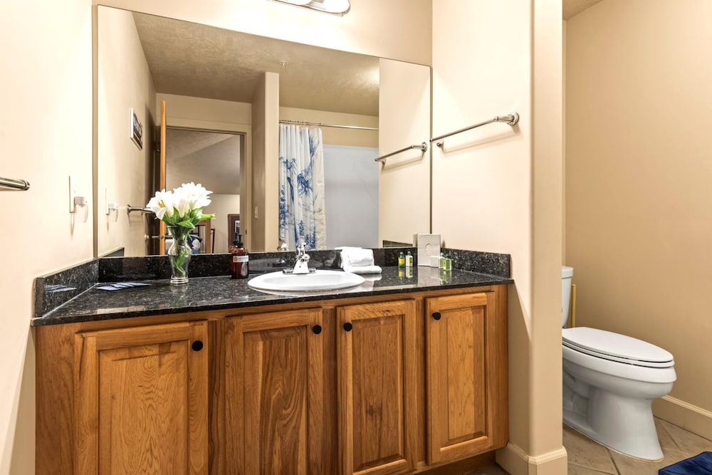 KBM Resorts Crestview Condos Spacious Condo Near Olympic Park With gas Fireplace, Year-round Pool, hot Tub, City Wide Shuttle Access. Cvc-308b