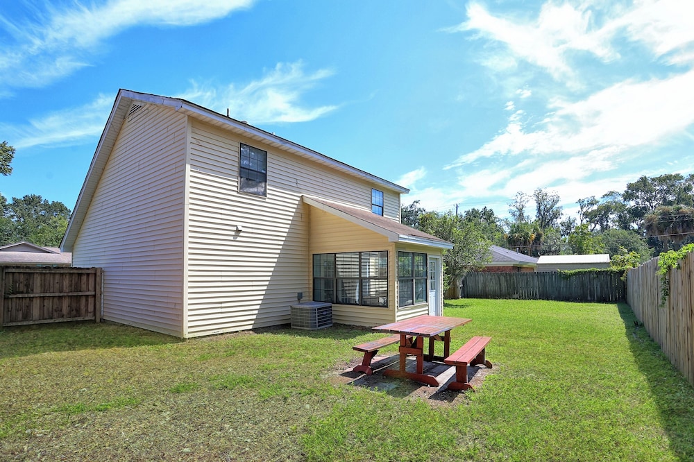 Adorable Bungalow Near Tybee Beach