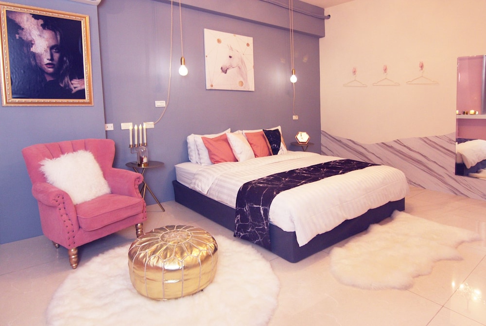 Pink Flatette