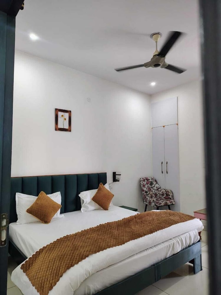 Baba Sundaram Hotel & Restaurant