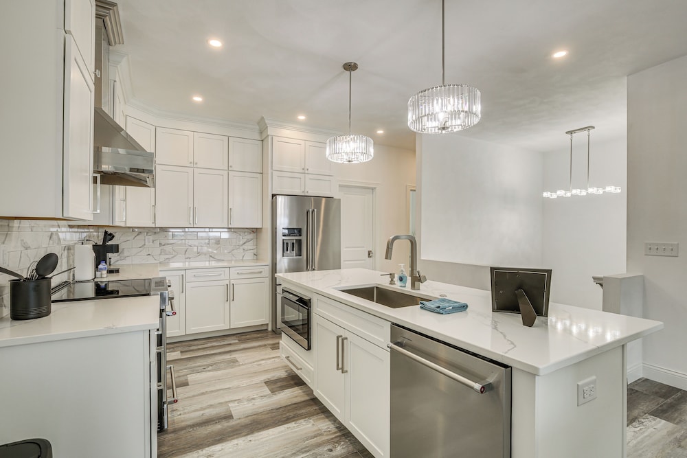 Walk to Mississippi River: Grafton Townhome!