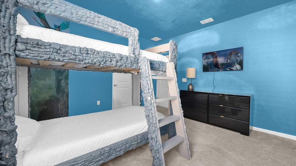 Upstay Spacious Villa w Pool Hot Tub Game Room