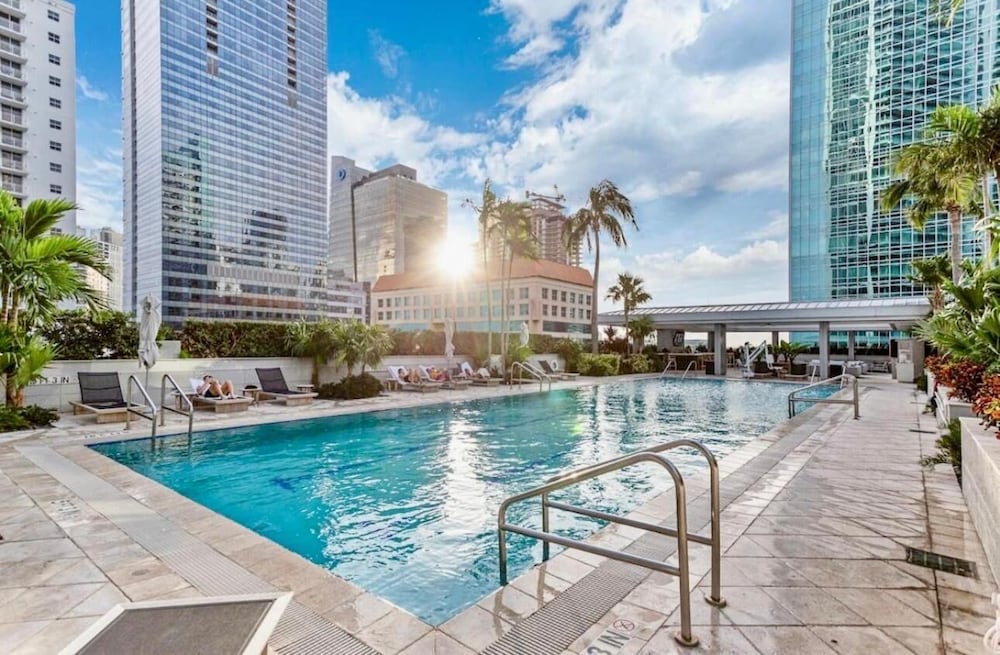 Brickell Floor 31 Sea View-Free Parking by Palermo Home