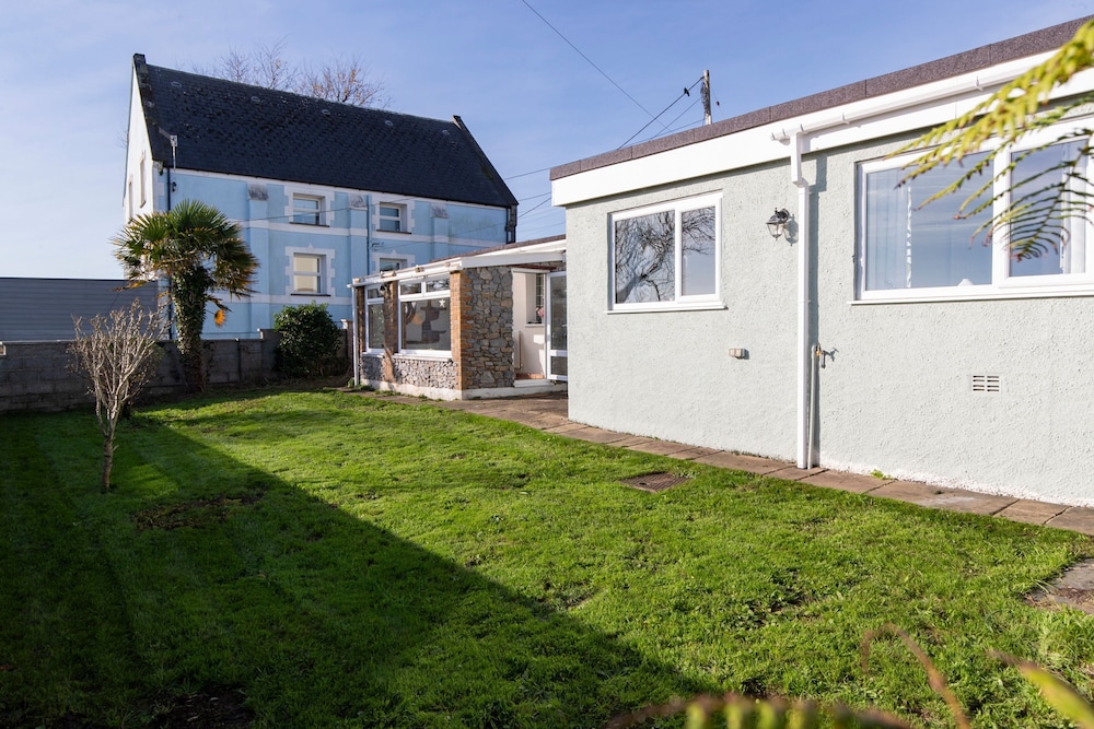 Gorse Cottage - Sea Views Village Centre