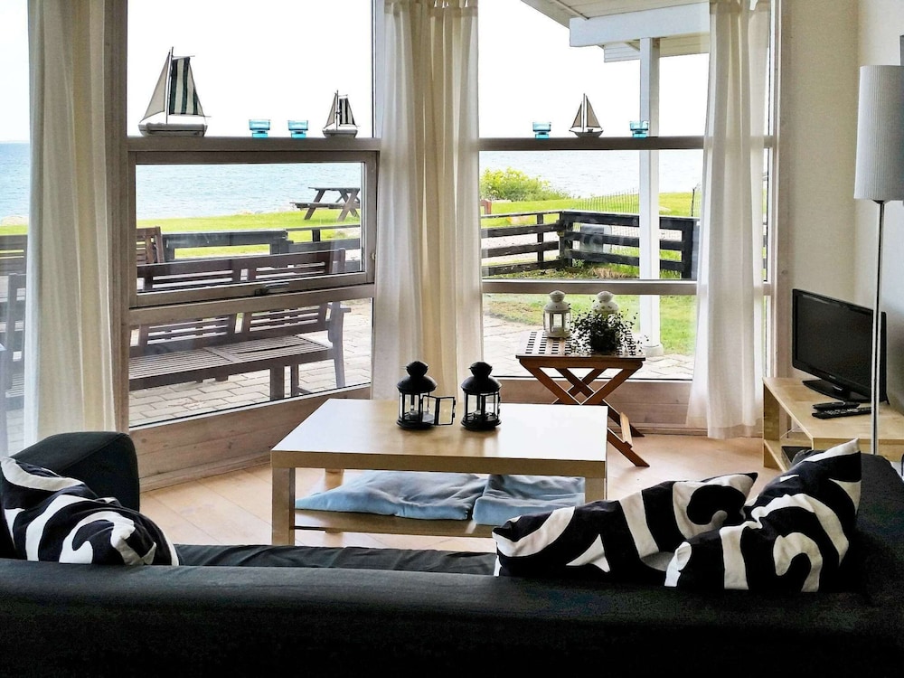 Luring Holiday Home in Poljana With Sea Nearby view 4
