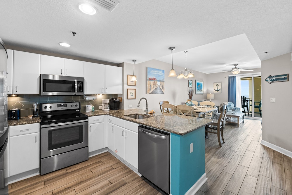 Grand Panama Beach Resort by Book That Condo