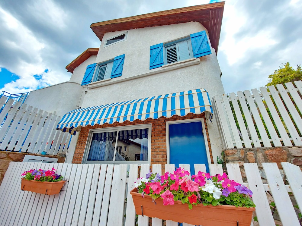 Dayos Unique Suites
