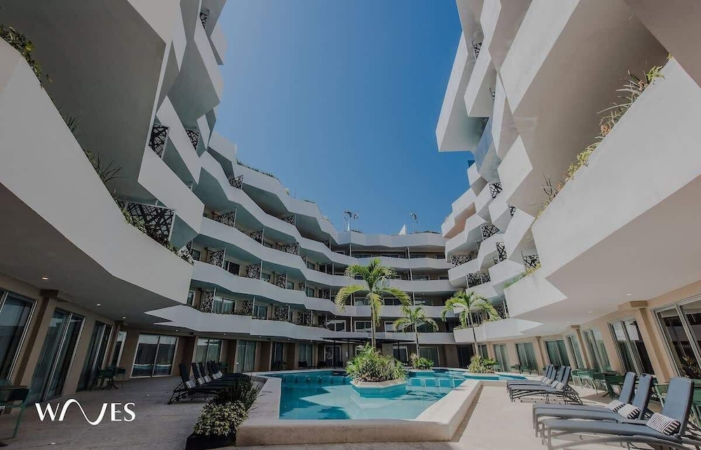 Pool View 1 Br. Steps Away From the Beach