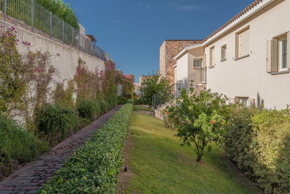 Baia Bianca Apartments Sardinia