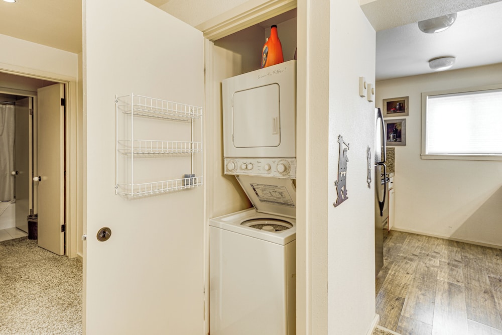 Walk to Sun Valley Village: Condo w/ Deck!
