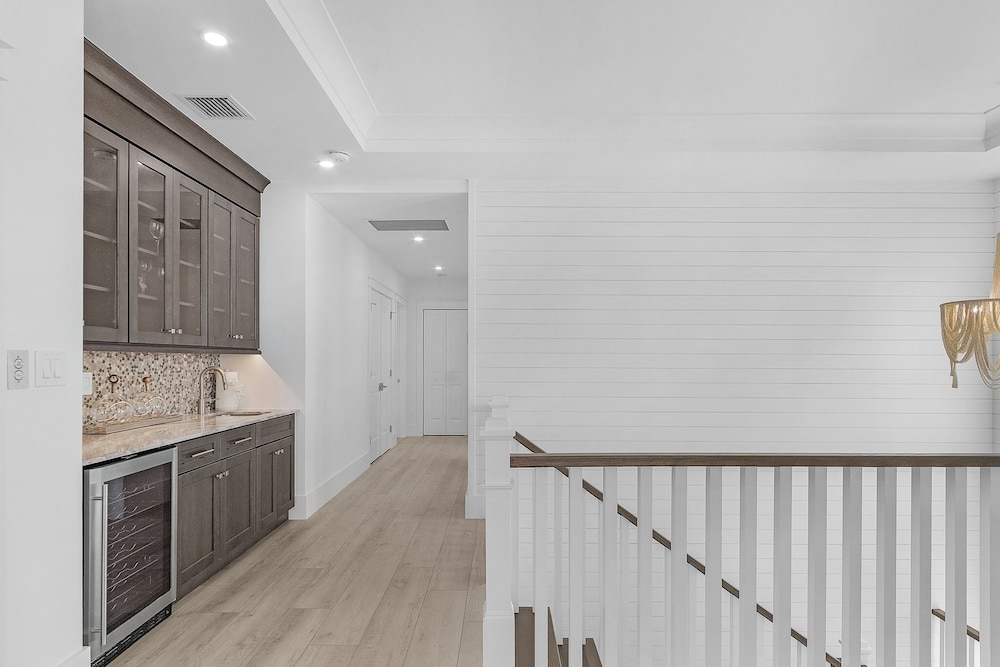 673 White Sands Retreat: Bay Views, Pool, Elevator 5 Bedroom Home