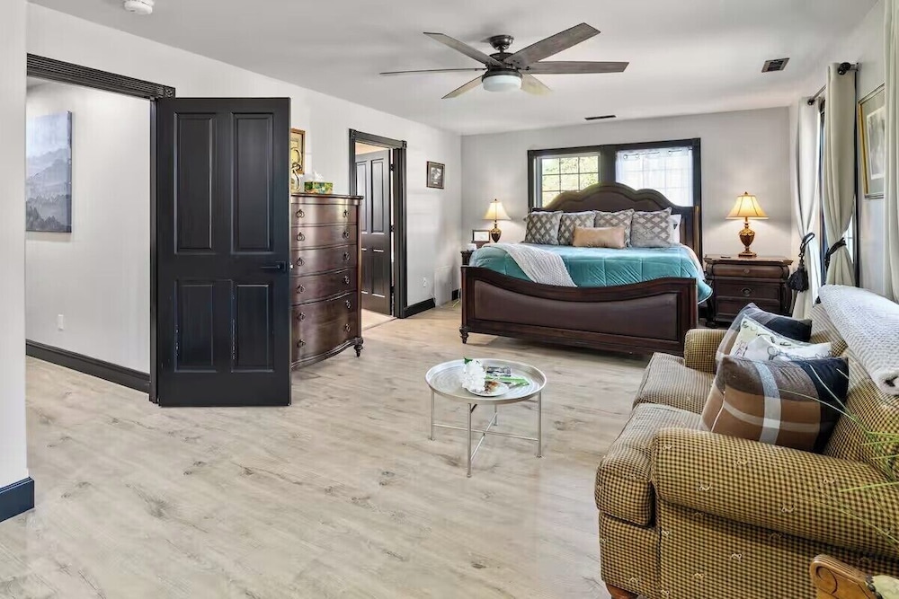 The Three Bears Retreat - King suites