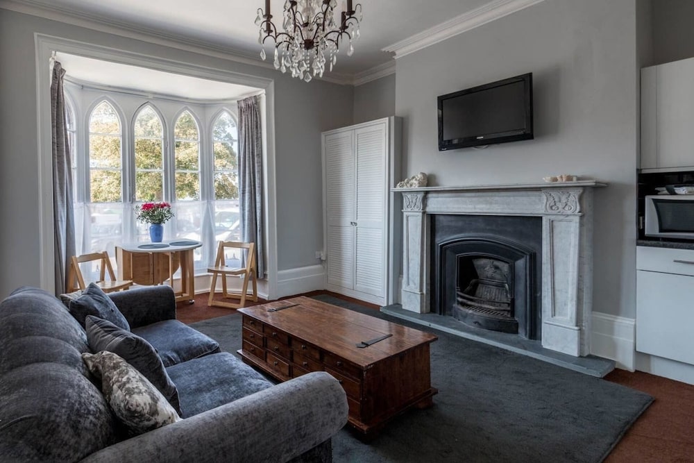 Elegant Georgian 1 Bed Apartment in Herne Bay view 5