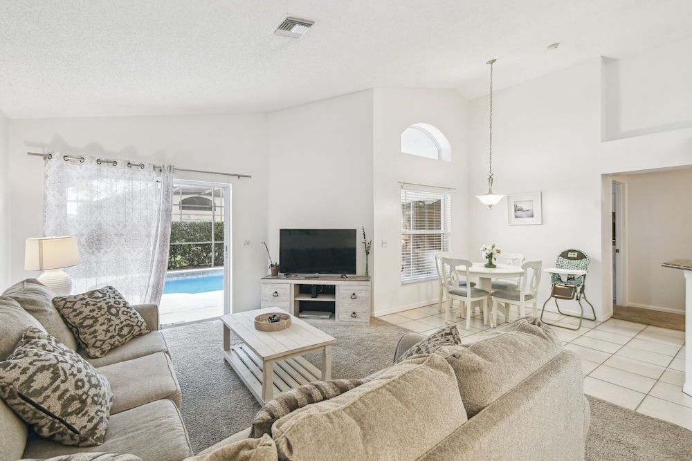 Home w/ Private Pool & Game Room - Near Disney!