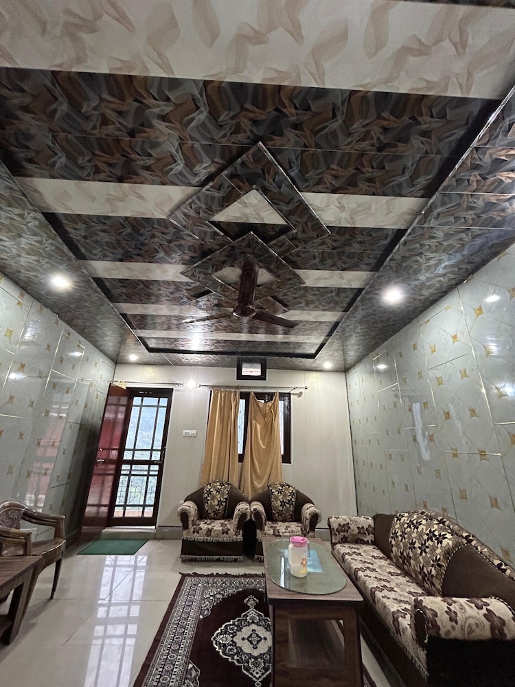 Anushri Lodge And Restaurants