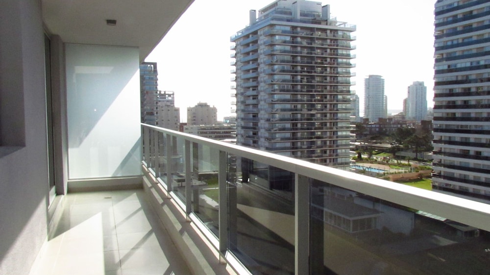 Arenas del Mar Apartments