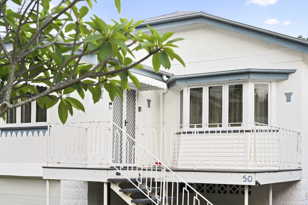 Spacious Family Home With Garden in Quiet Suburb