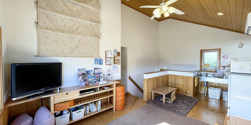 Lodge Orange Cabin