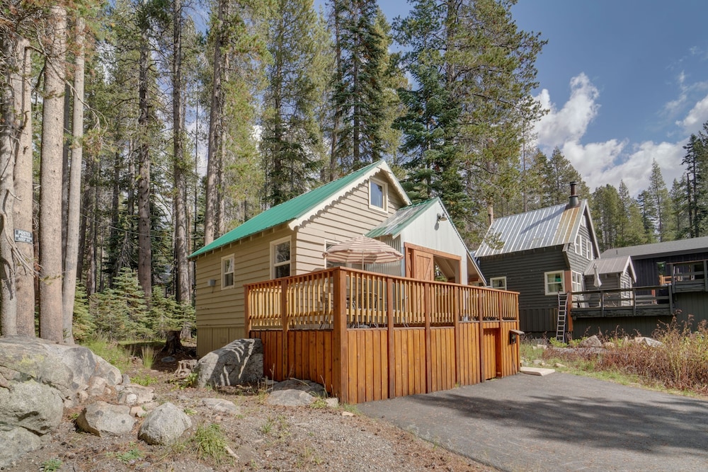 Mountain Cabin With Deck < 1 Mile to Ski Resort! view 2