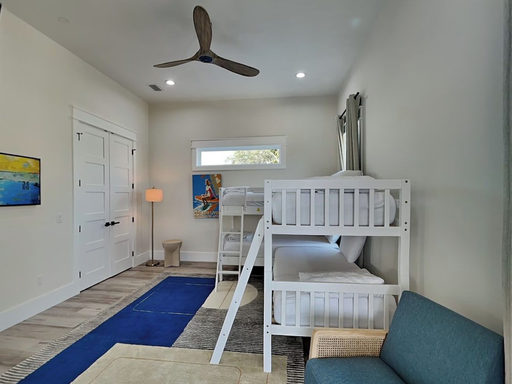 Sandee Feet Retreat