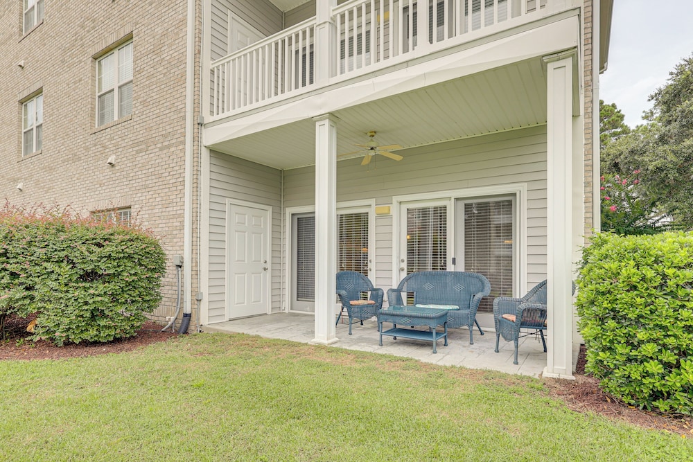 4 Mi to Sunset Beach: Resort-style Family Condo