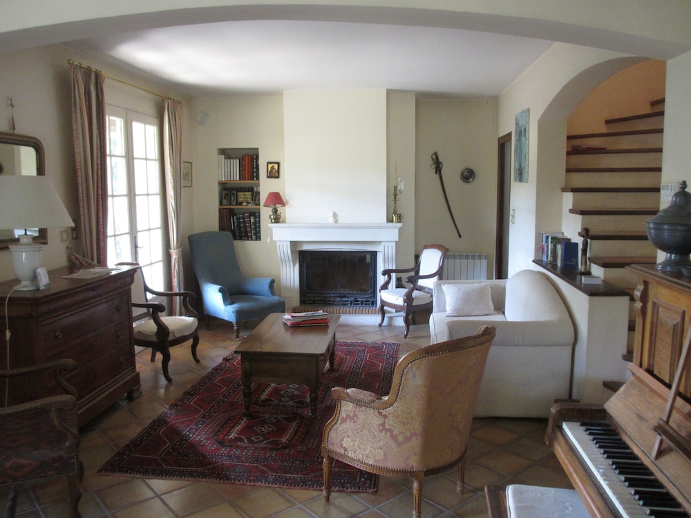 Clos Sainte Garde en Saint-Didier — lounge