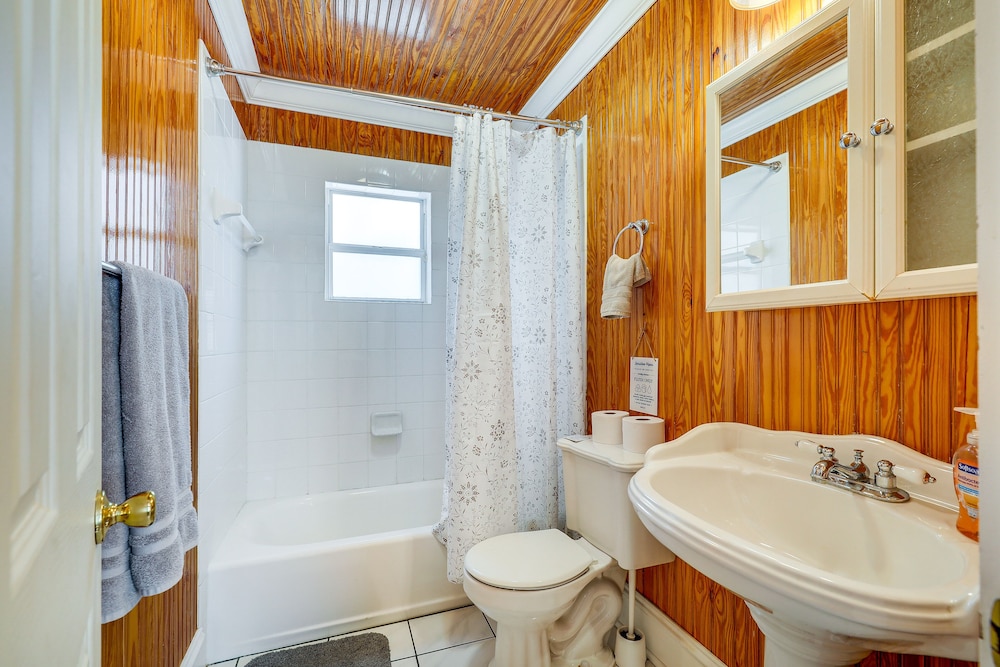 Pet-friendly Tampa Home: 2 Mi to Downtown! view 4