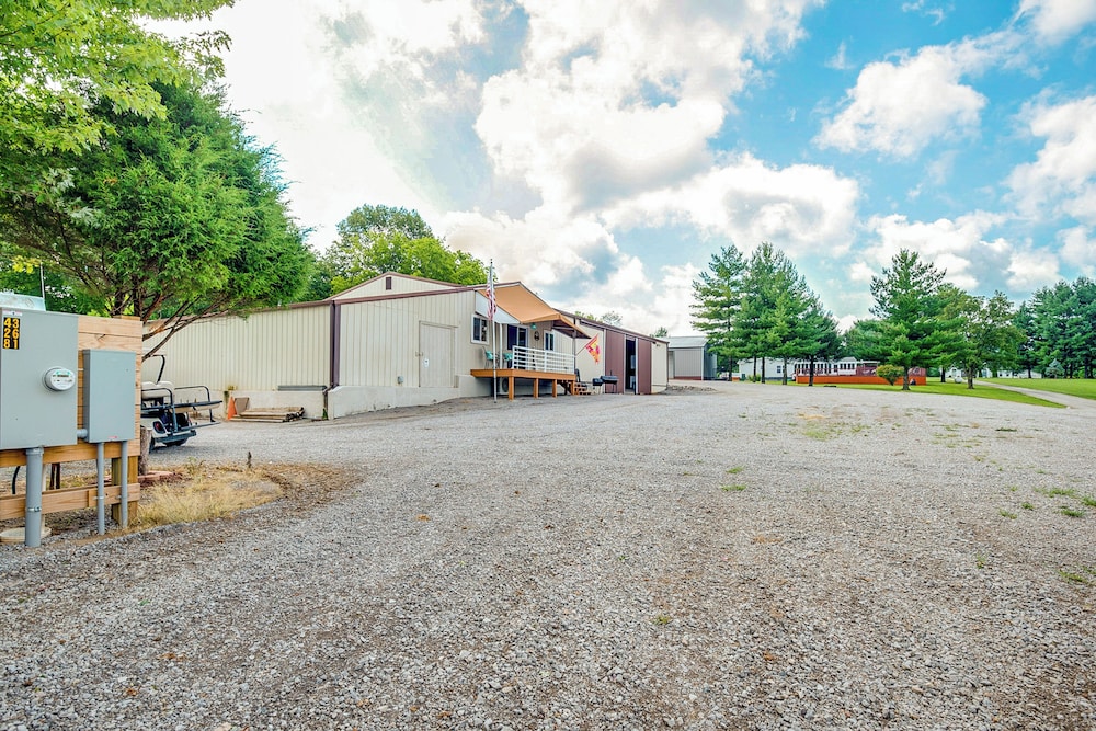 Murphysboro Retreat w/ Deck Near Kinkaid Lake! view 4