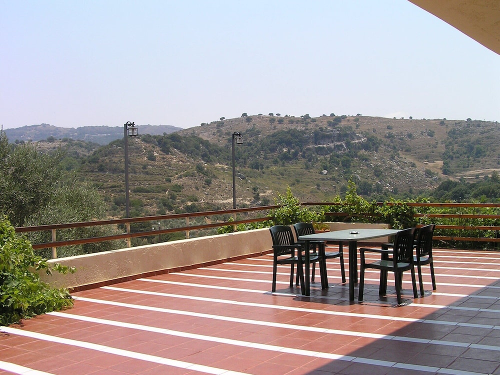 Stratos Villas