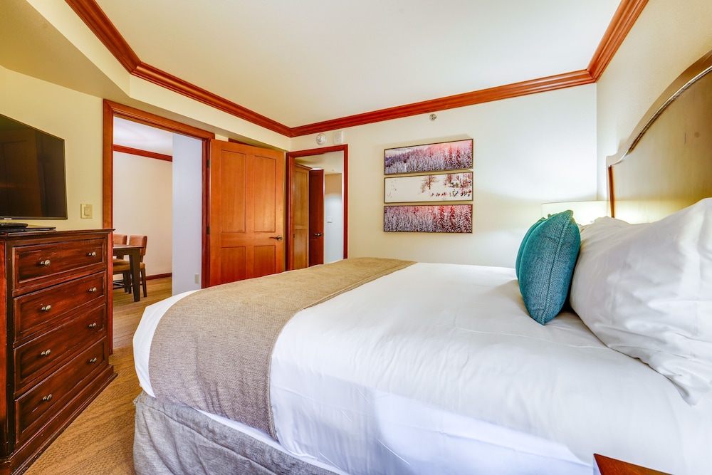 Lake Tahoe Vacations - Breathtaking Olympic Valley Gem: Walk to Chairlift - Property Image 25