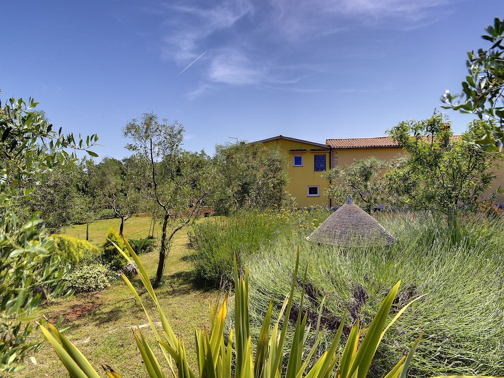 Apartment With Modern Decor and Spacious Garden, 3 km From the Beach view 5