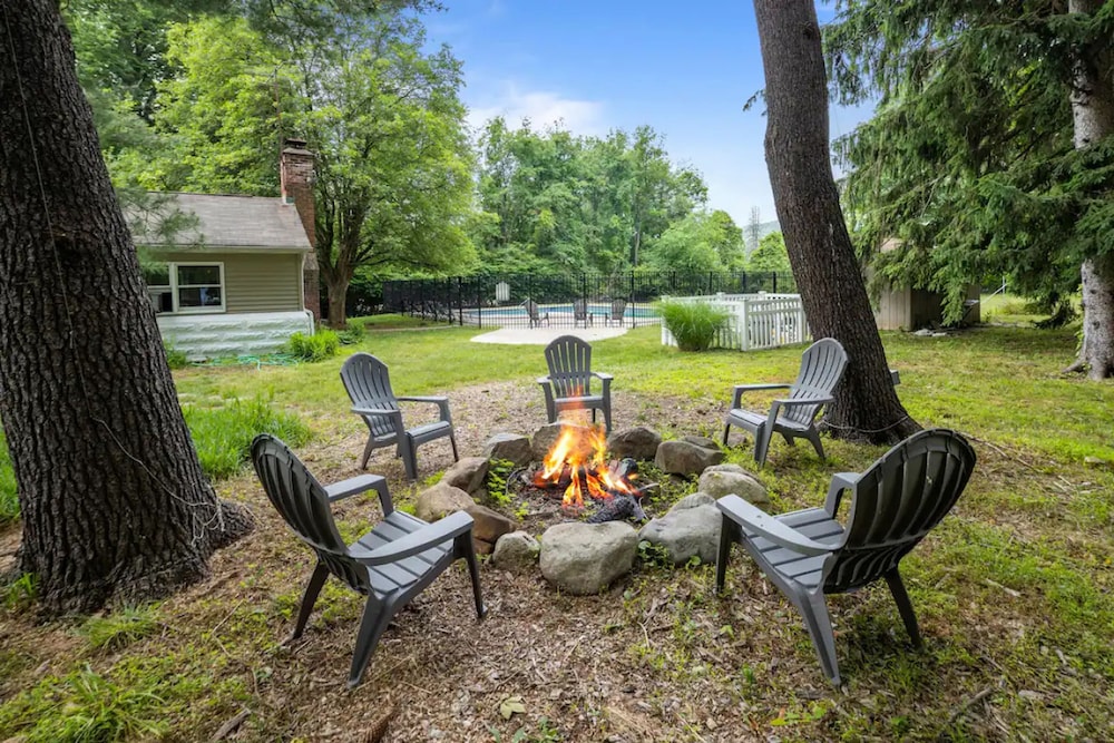 Cozy Winter Escape 1 Hr From NYC Trails Nearby