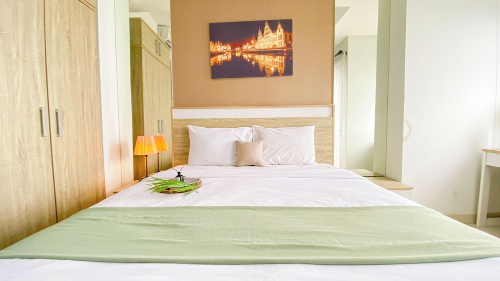 Modern Look and Restful Studio Apartment Springwood Residence Tangerang